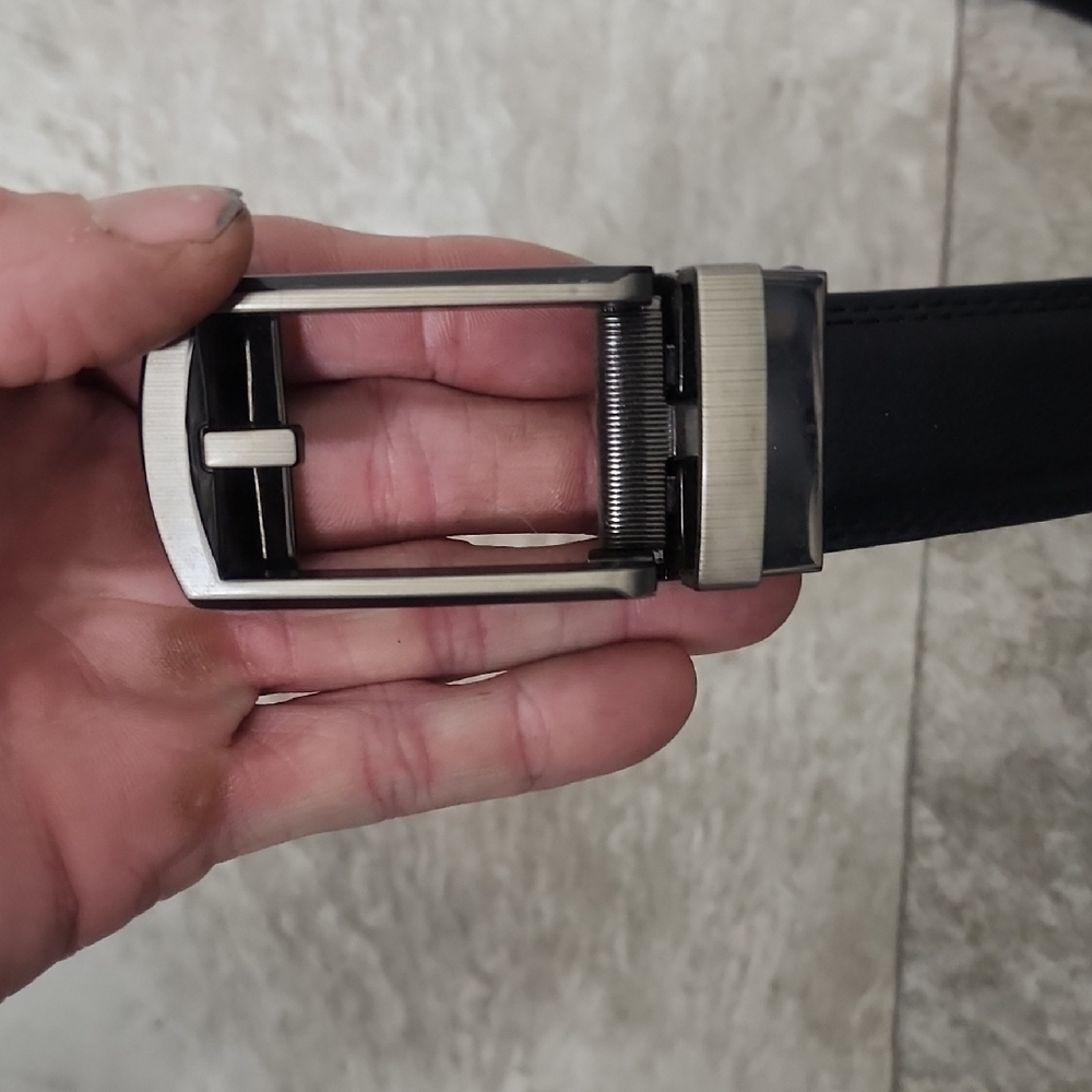 Comfort Click Brand Mens Belt. Ratchets Shut For Perfect Fit Eveeytime! Mens 34